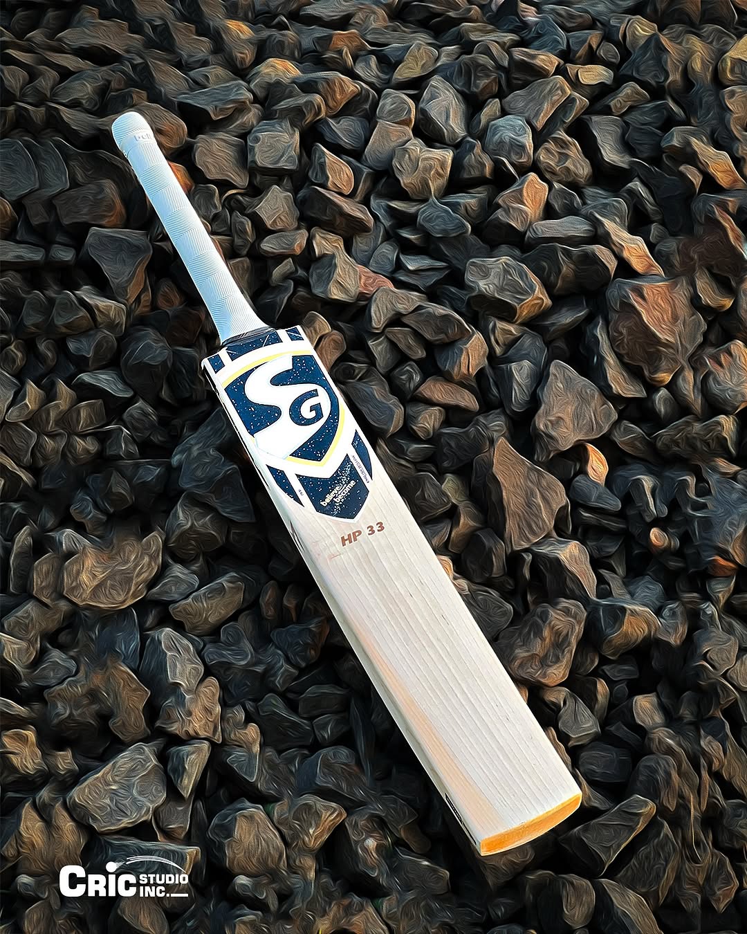 SG HP 33 English Willow Cricket Bat with SG|Str8bat Sensor (Hardik Pandya Series) - Cric Studio