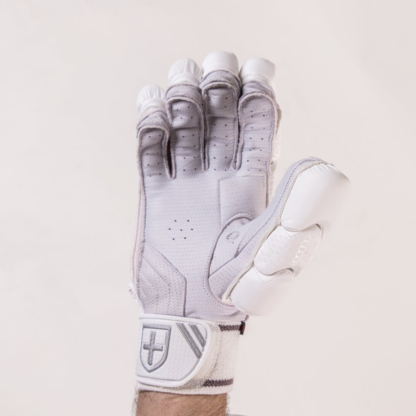 Focus Limited Edition Gloves White - Cric Studio