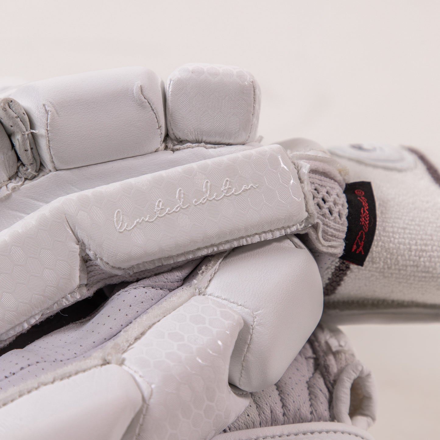 Focus Limited Edition Gloves White - Cric Studio