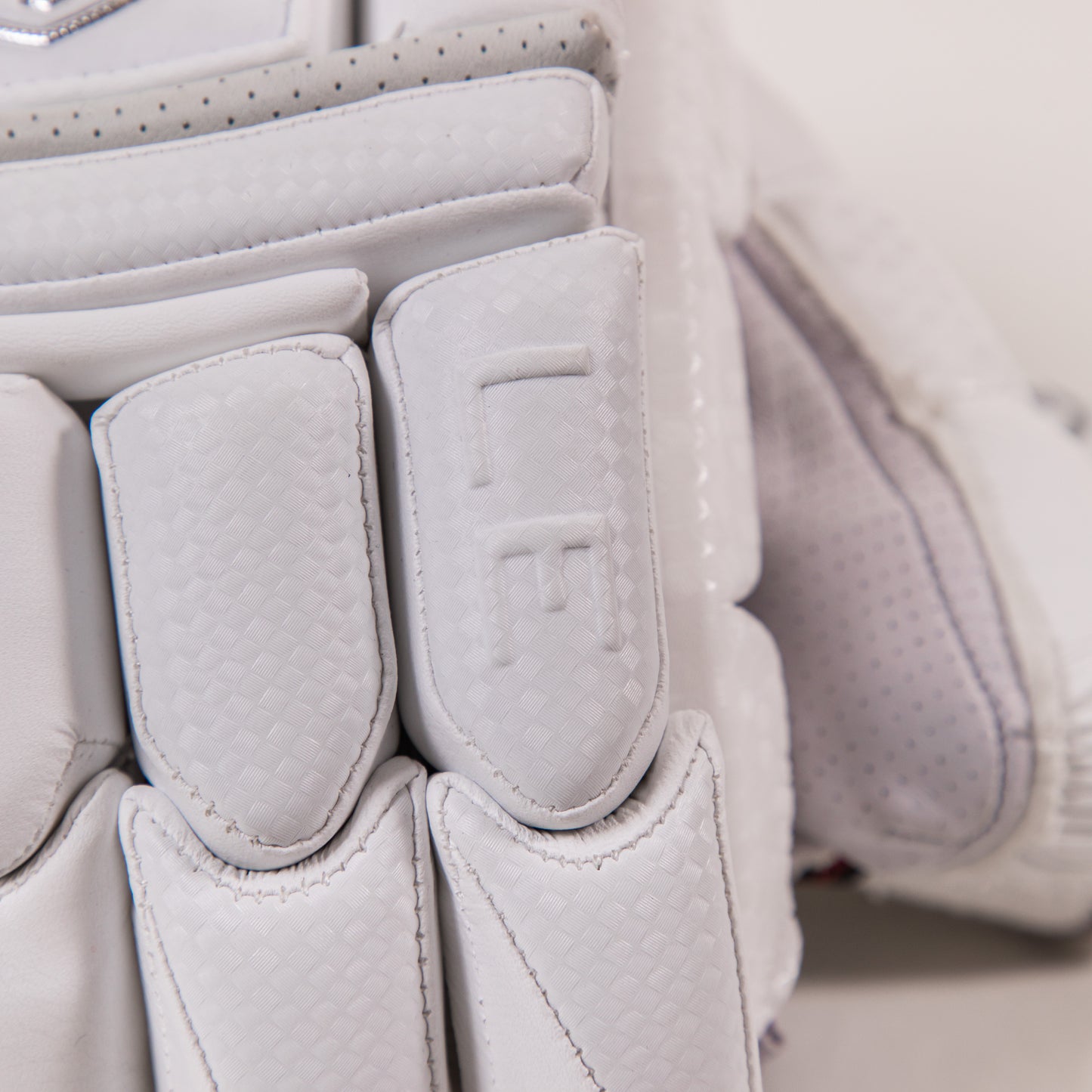 Focus Limited Edition Gloves White - Cric Studio