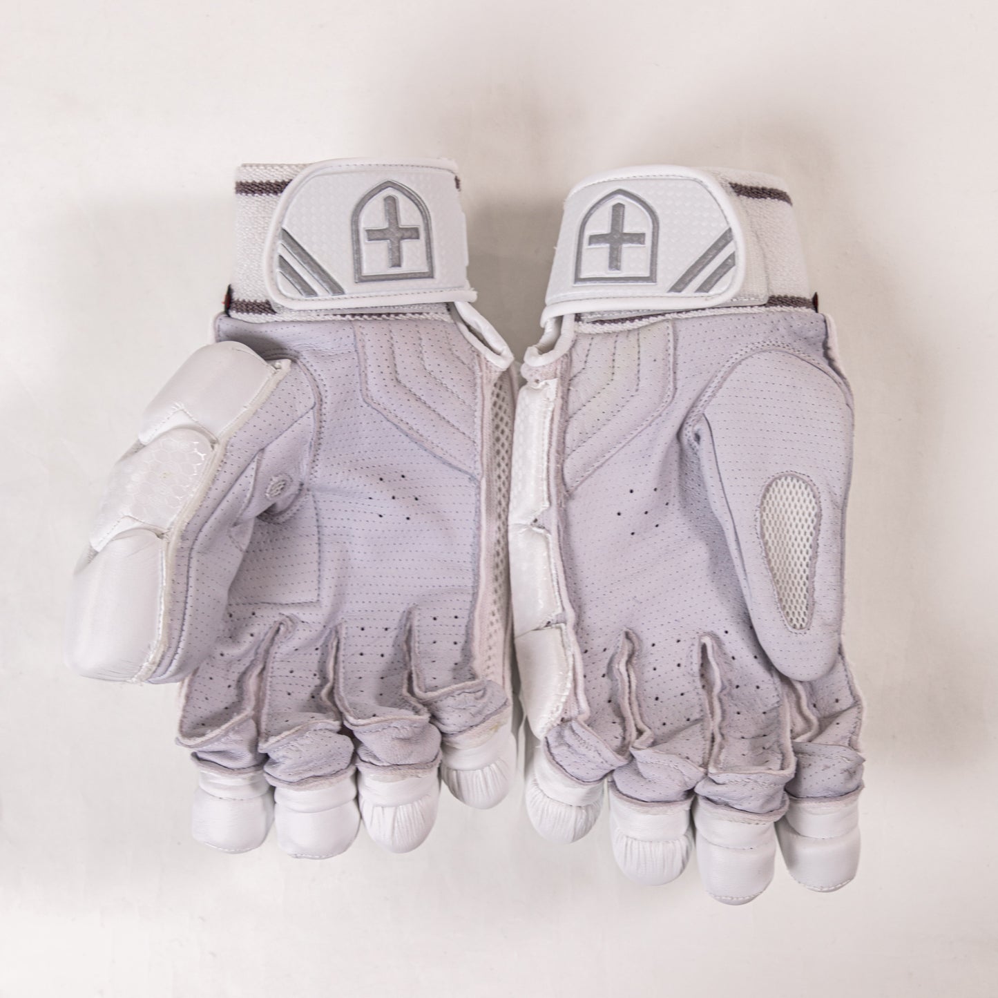 Focus Limited Edition Gloves White - Cric Studio