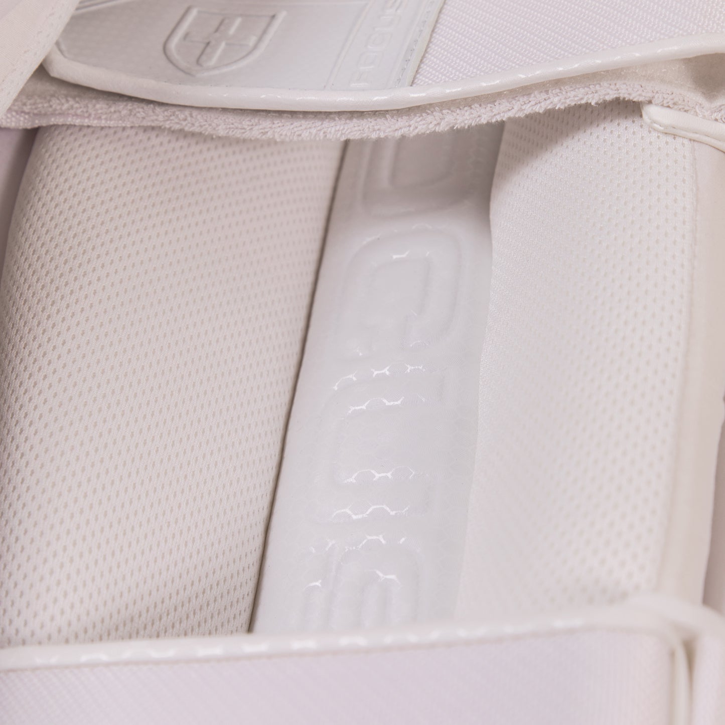 Focus Player Pads White - Cric Studio