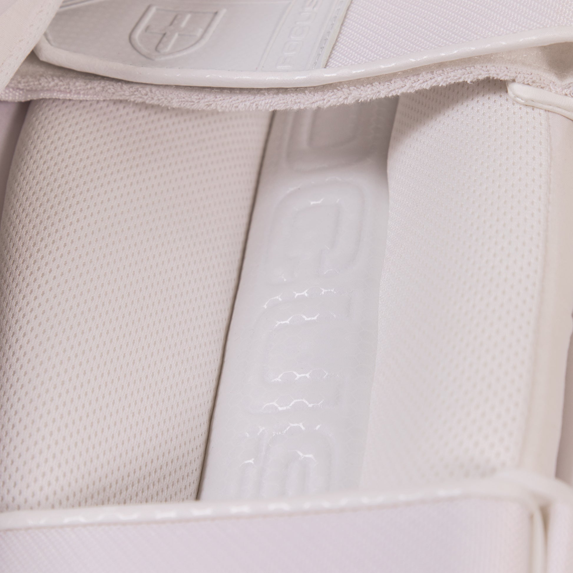 Focus Player Pads White - Cric Studio