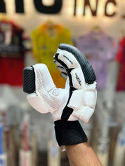 SG Batting Gloves Test Carbon