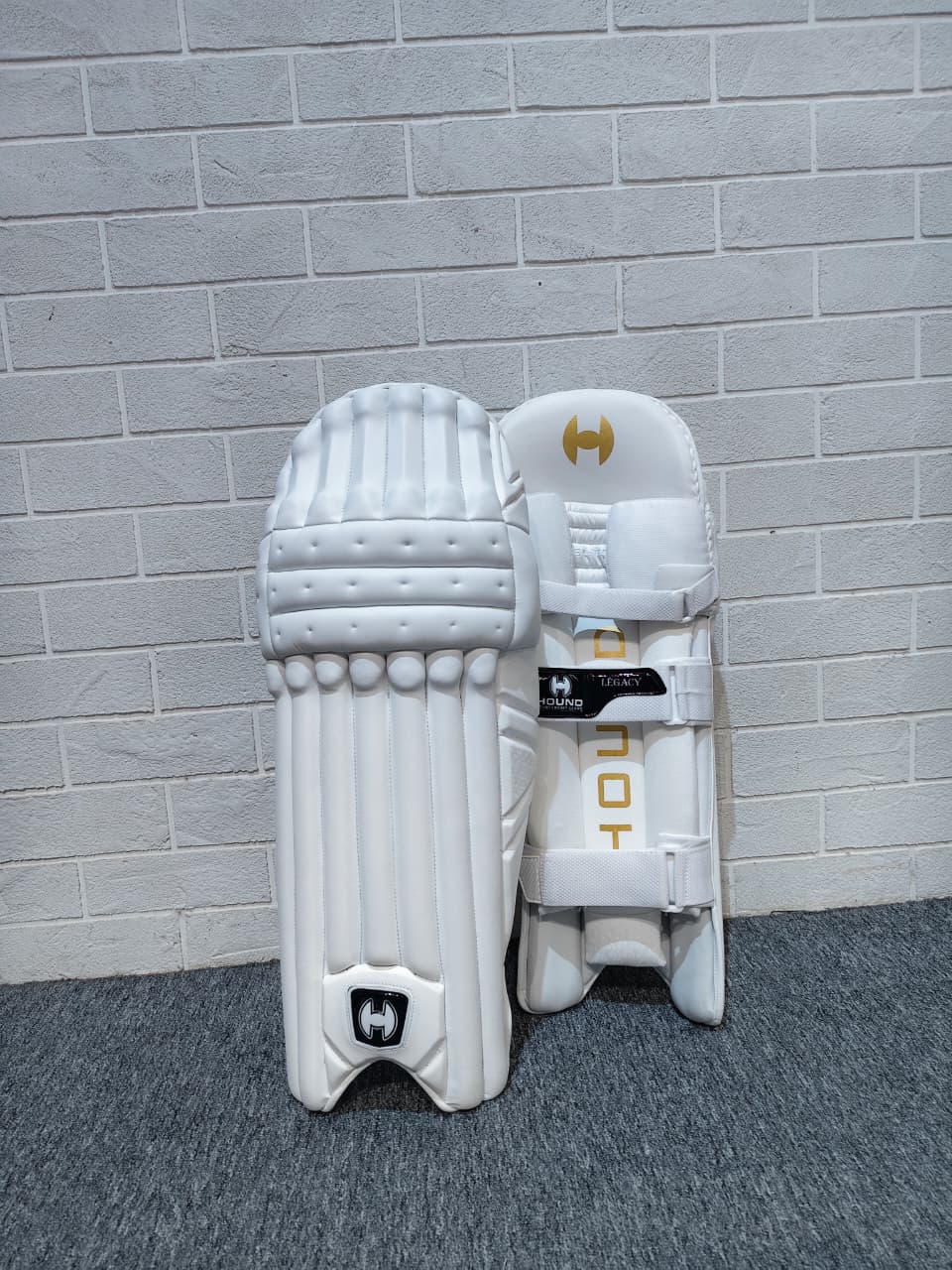 Hound Batting Legguard Legacy