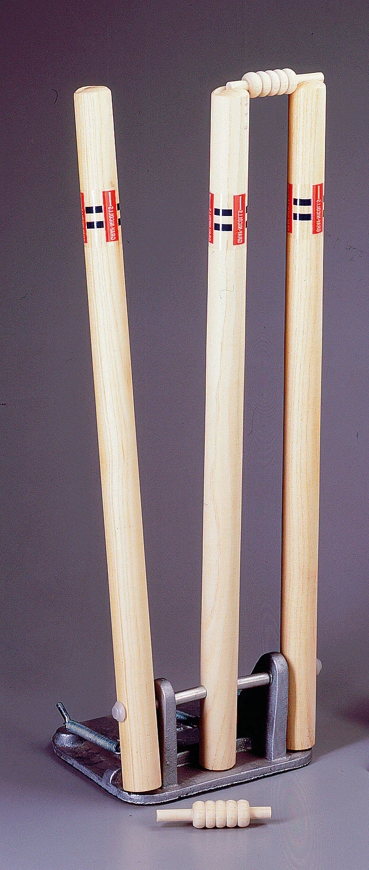 GN Cricket Stumps Spring Return Stumps
