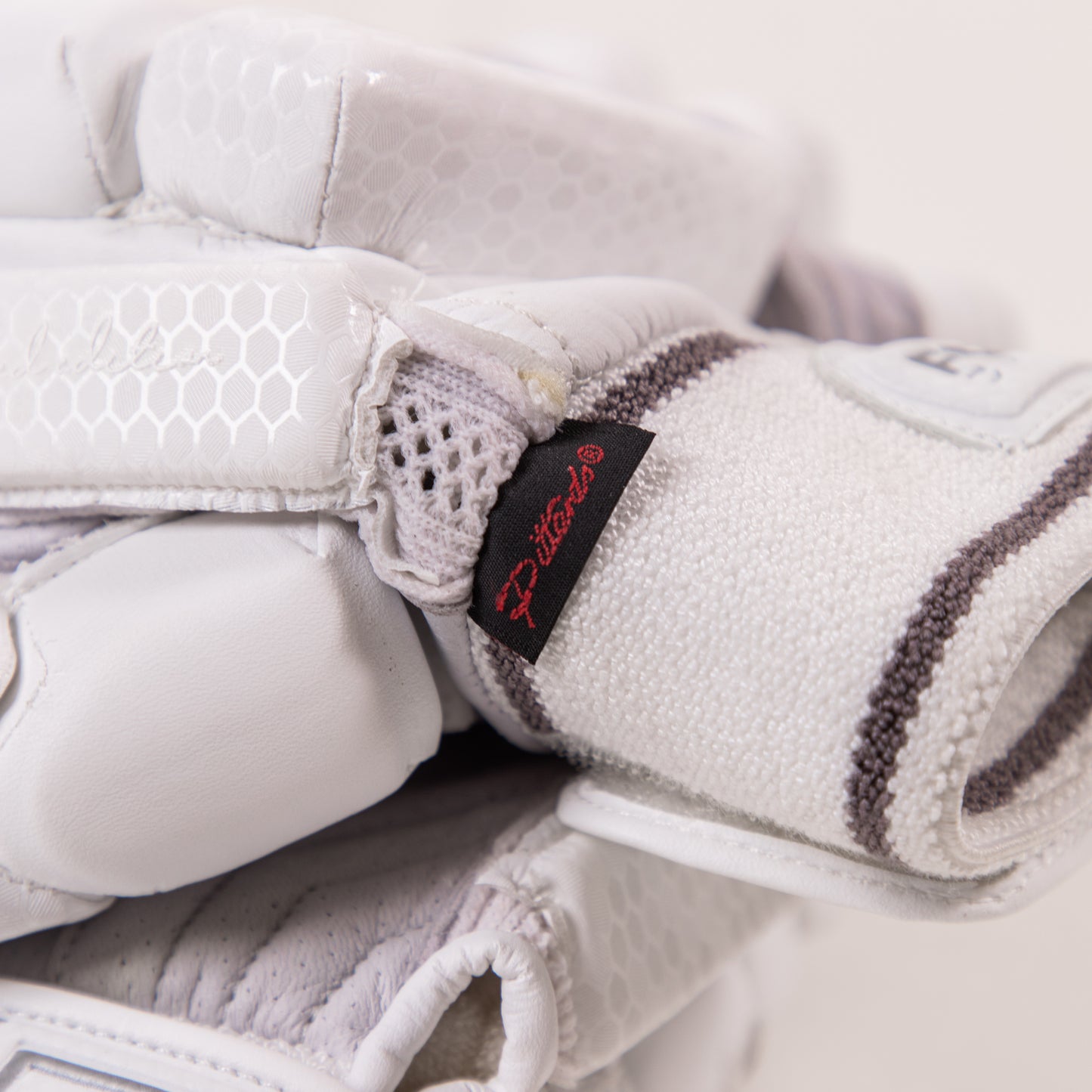 Focus Limited Edition Gloves White